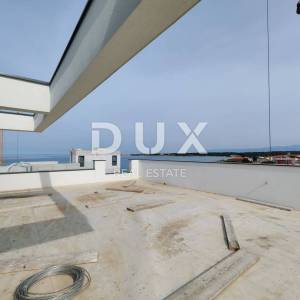 ZADAR, ZATON - Luksuzni penthouse s grijanim bazenom, prekrasnim pogledom na more, 30 metara od plaže! S7