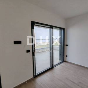 ZADAR, ZATON - Luksuzni penthouse s grijanim bazenom, prekrasnim pogledom na more, 30 metara od plaže! S7