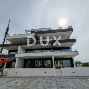 ZADAR, ZATON - Luksuzni penthouse s grijanim bazenom, prekrasnim pogledom na more, 30 metara od plaže! S7