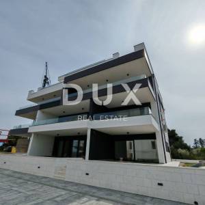 ZADAR, ZATON - Luksuzni penthouse s grijanim bazenom, prekrasnim pogledom na more, 30 metara od plaže! S7