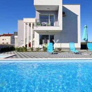 ZADAR, ZATON - Moderna vila s grijanim bazenom