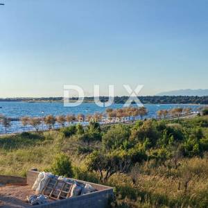 ZADAR, ZATON - Vrhunska novogradnja 30 metara od plaže! S4