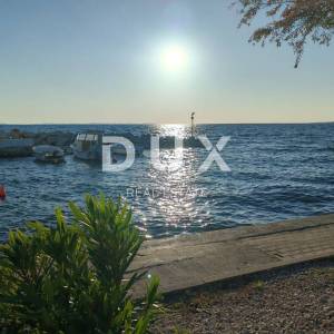 ZADAR, ZATON - Vrhunska novogradnja 30 metara od plaže! S1