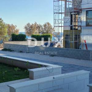 ZADAR, ZATON - Vrhunska novogradnja 30 metara od plaže! S1