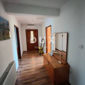 ZADAR, ZEMUNIK DONJI - Predivna kuća s ogromnom okućnicom na mirnom području okružena prirodom!