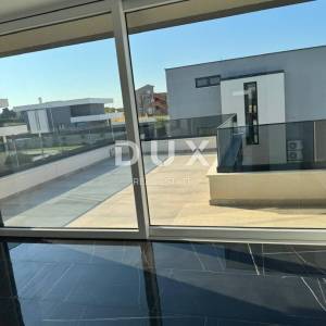 ZADAR, ZEMUNIK G. – Luksuzna vila s bazenom na mirnoj lokaciji!
