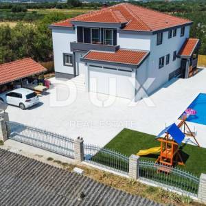 ZADAR, ZEMUNIK - Prekrasna vila s grijanim bazenom