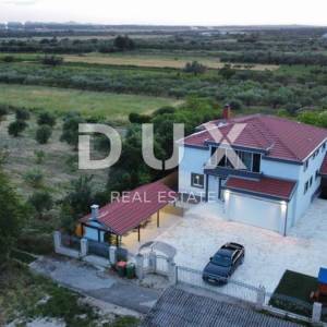 ZADAR, ZEMUNIK - Prekrasna vila s grijanim bazenom