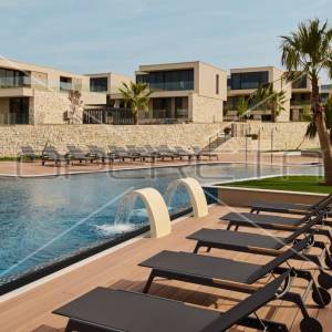 ZADNJI STANOVI! TOP RESORT PORED UMAGA; LUKSUZNI APARTMAN S POGLEDOM NA MORE