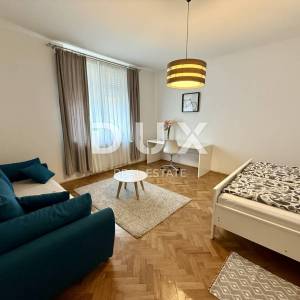 ZAGREB, CENTAR - dvoetažni stan s tri apartmana i odličnim prihodima!