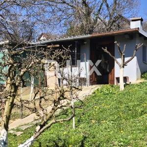 ZAGREB, ČRNOMEREC, MIKULIĆI - Zemljište s kućicom i potencijalom gradnje
