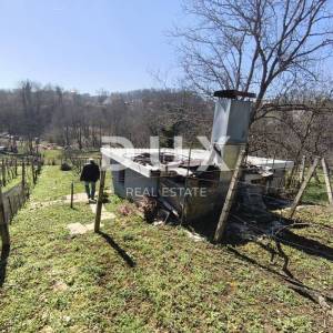 ZAGREB, ČRNOMEREC, MIKULIĆI - Zemljište s kućicom i potencijalom gradnje