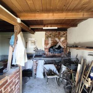 ZAGREB, ČRNOMEREC, MIKULIĆI - Zemljište s kućicom i potencijalom gradnje