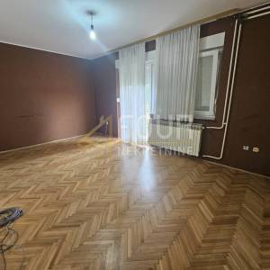 Zagreb okolica, kuća s 3 stana + gosp. objekt i okućnica