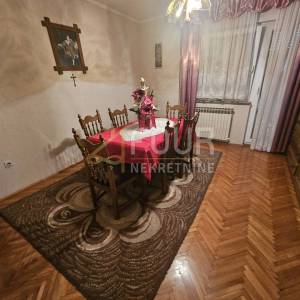 Zagreb okolica, kuća s 3 stana + gosp. objekt i okućnica