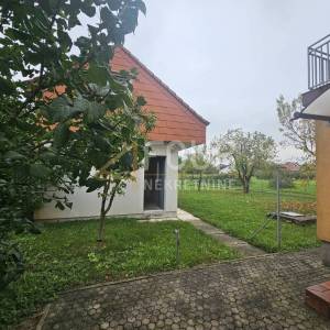 Zagreb okolica, kuća s 3 stana + gosp. objekt i okućnica