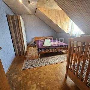 Zagreb okolica, kuća s 3 stana + gosp. objekt i okućnica