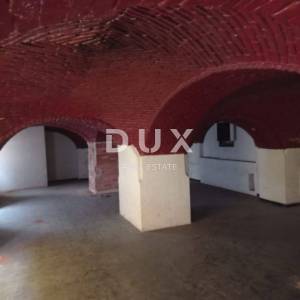 ZAGREB, POSLOVNI PROSTOR - 333 m2 u strogom centru