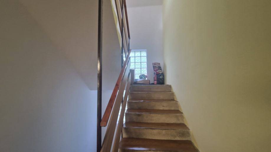 ZAGREB, SESVETE,SESVET. KRALJEVEC, KUĆA 228 m2 SA VELIKOM OKUĆNICOM