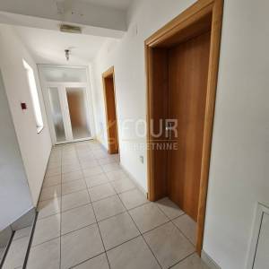 Zakup, Novi Vinodolski, restoran 137.28m2 + skladište 77.47m2