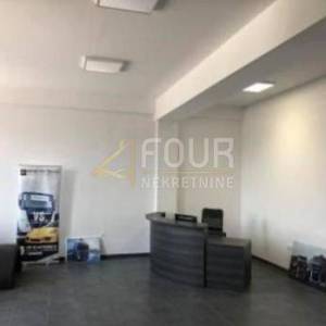 Zakup, Otočac, skladišno-poslovni prostor, 200m2