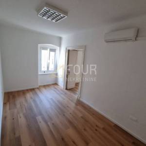 Zakup, Rijeka, Centar, poslovni prostor, 66.26m2