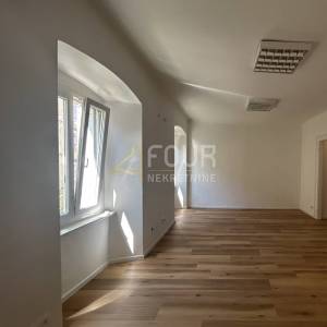 Zakup, Rijeka, Centar, poslovni prostor, 66.26m2