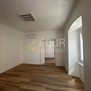Zakup, Rijeka, Centar, poslovni prostor, 66.26m2