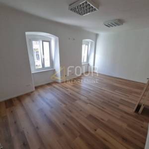 Zakup, Rijeka, Centar, poslovni prostor, 66.26m2