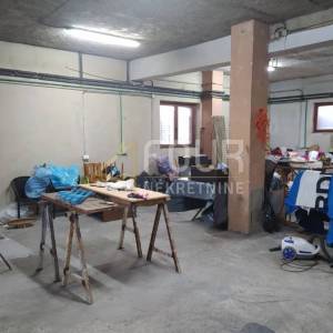 Zakup, Viškovo, poslovni prostor 130m2, dvorište i parking