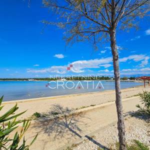 ZATON: 2SP sobe, 2 SPREMIŠTA, 2 TERASE I DVORIŠTE, 100 m OD PLAŽE!