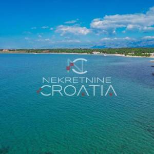 ZATON: 2SP sobe, 2 SPREMIŠTA, 2 TERASE I DVORIŠTE, 100 m OD PLAŽE!
