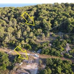 Zemljište 4.105 m2, pravilan oblik i otovoren pogled na more, otok Vis
