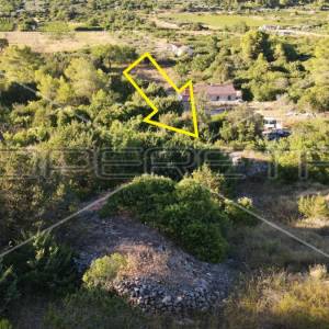 Zemljište 4.105 m2, pravilan oblik i otovoren pogled na more, otok Vis