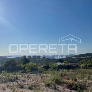 Zemljište na mirnoj lokaciji i pogledom na more, 1.800 m2, Dvornica