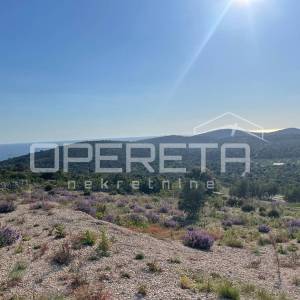 Zemljište na mirnoj lokaciji i pogledom na more, 1.800 m2, Dvornica