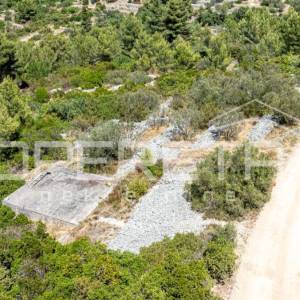 Zemljište nedaleko od mora s objektom i maslinama, 582 m² – Vela Luka