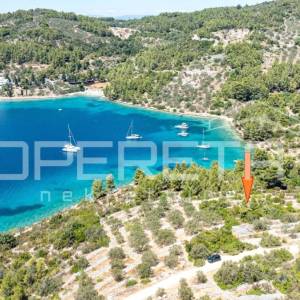 Zemljište nedaleko od mora s objektom i maslinama, 582 m² – Vela Luka