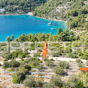 Zemljište s karakterom i potencijalom – 932 m² okruženo prirodom