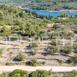 Zemljište s karakterom i potencijalom – 932 m² okruženo prirodom