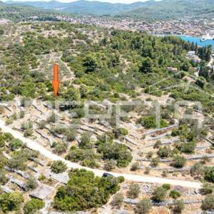 Zemljište s karakterom i potencijalom – 932 m² okruženo prirodom