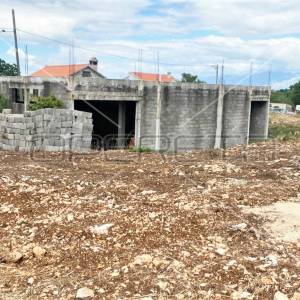 Zemljište s nedovršenim objektom, površina 1.527 m2, Poljica Brig,Nin