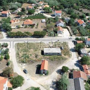 Zemljište s nedovršenim objektom, površina 1.527 m2, Poljica Brig,Nin