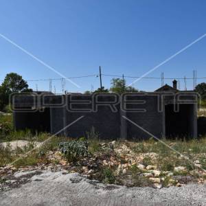 Zemljište s nedovršenim objektom, površina 1.527 m2, Poljica Brig,Nin