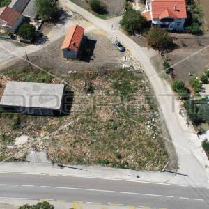 Zemljište s nedovršenim objektom, površina 1.527 m2, Poljica Brig,Nin