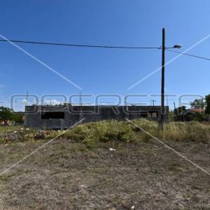 Zemljište s nedovršenim objektom, površina 1.527 m2, Poljica Brig,Nin