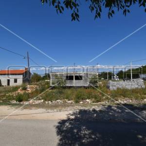 Zemljište s nedovršenim objektom, površina 1.527 m2, Poljica Brig,Nin