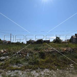 Zemljište s nedovršenim objektom, površina 1.527 m2, Poljica Brig,Nin