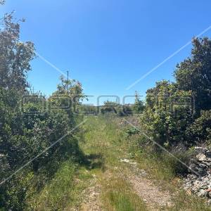 Zemljište trgovačko-poslovne namjene u Pirovcu, 4475 m2