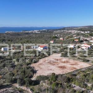 Zemljište u Primoštenu s panoramskim pogledom na more- idealno za gradnju vile